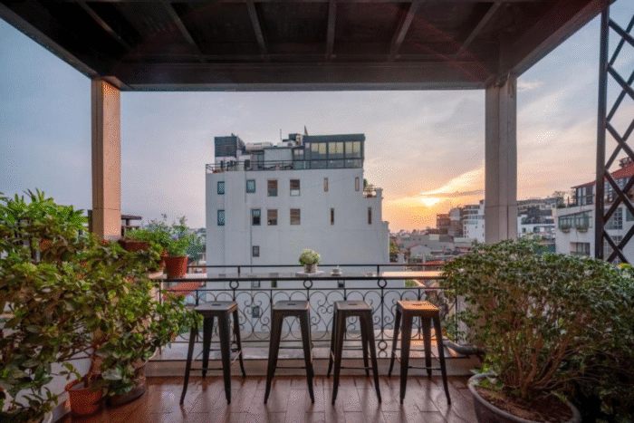 Mặt tiền khách sạn Hanoi HM Boutique Hotel nhìn từ phố Hàng Dầu, Hà Nội